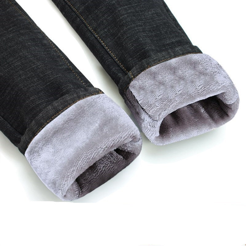 Kvinne i fôrede skinny jeans