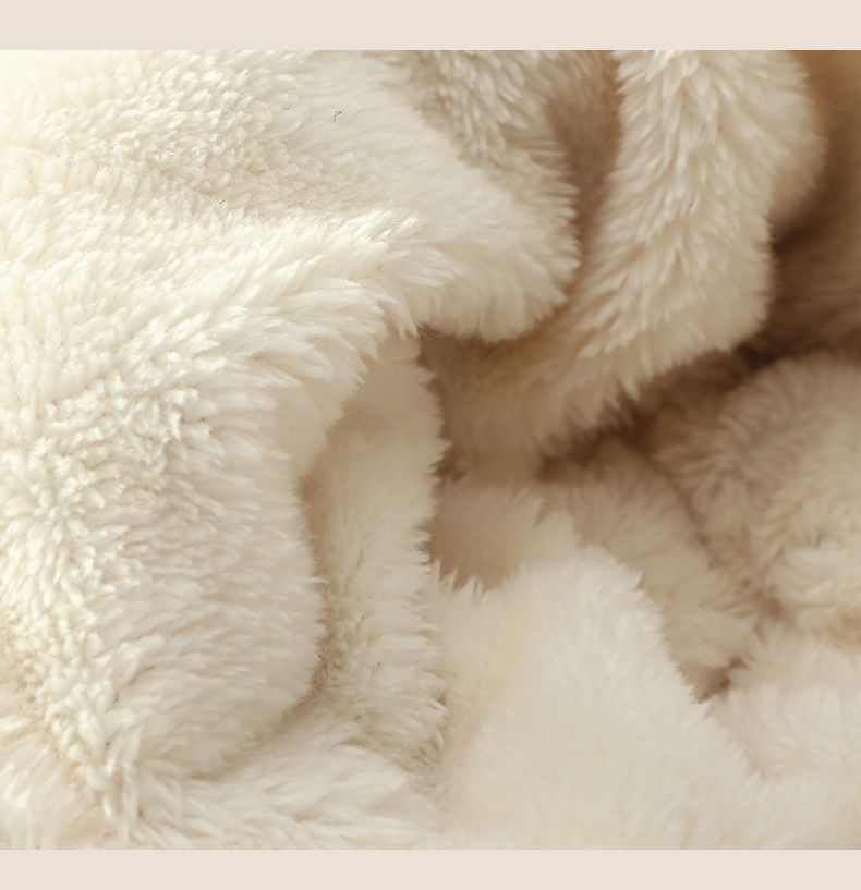 Strikket hettelue med skjerf i beige