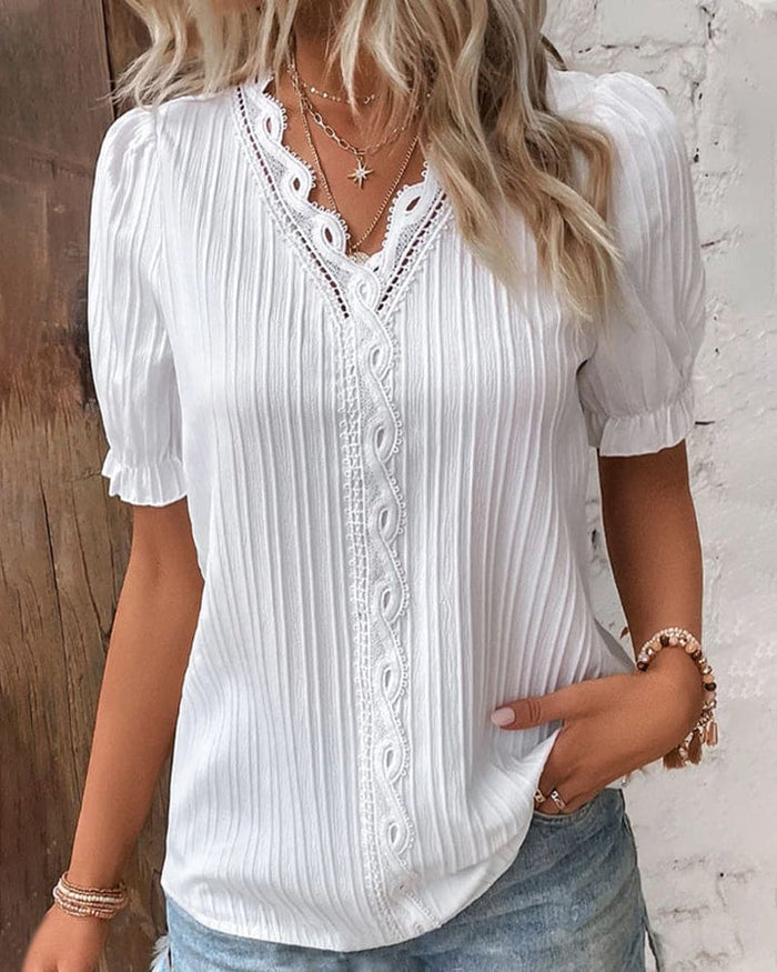 Dame Blonde Bluse med V-hals og Korte Ermer