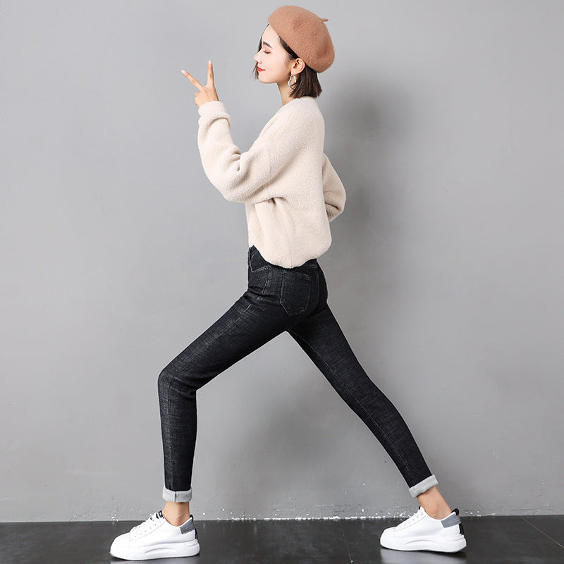 Kvinne i fôrede skinny jeans