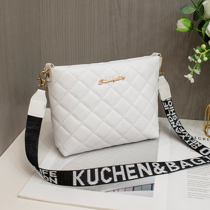 Nora | Liten quiltet crossbody-veske med bred reim
