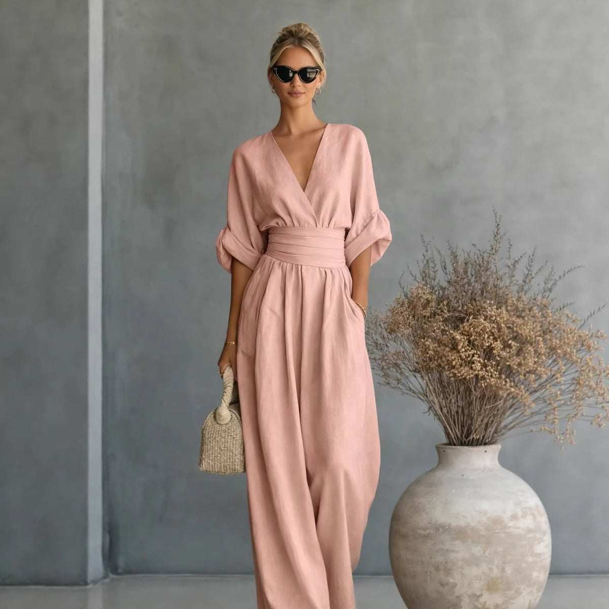 Dame Vid Jumpsuit med Elegant Drapering og V-hals