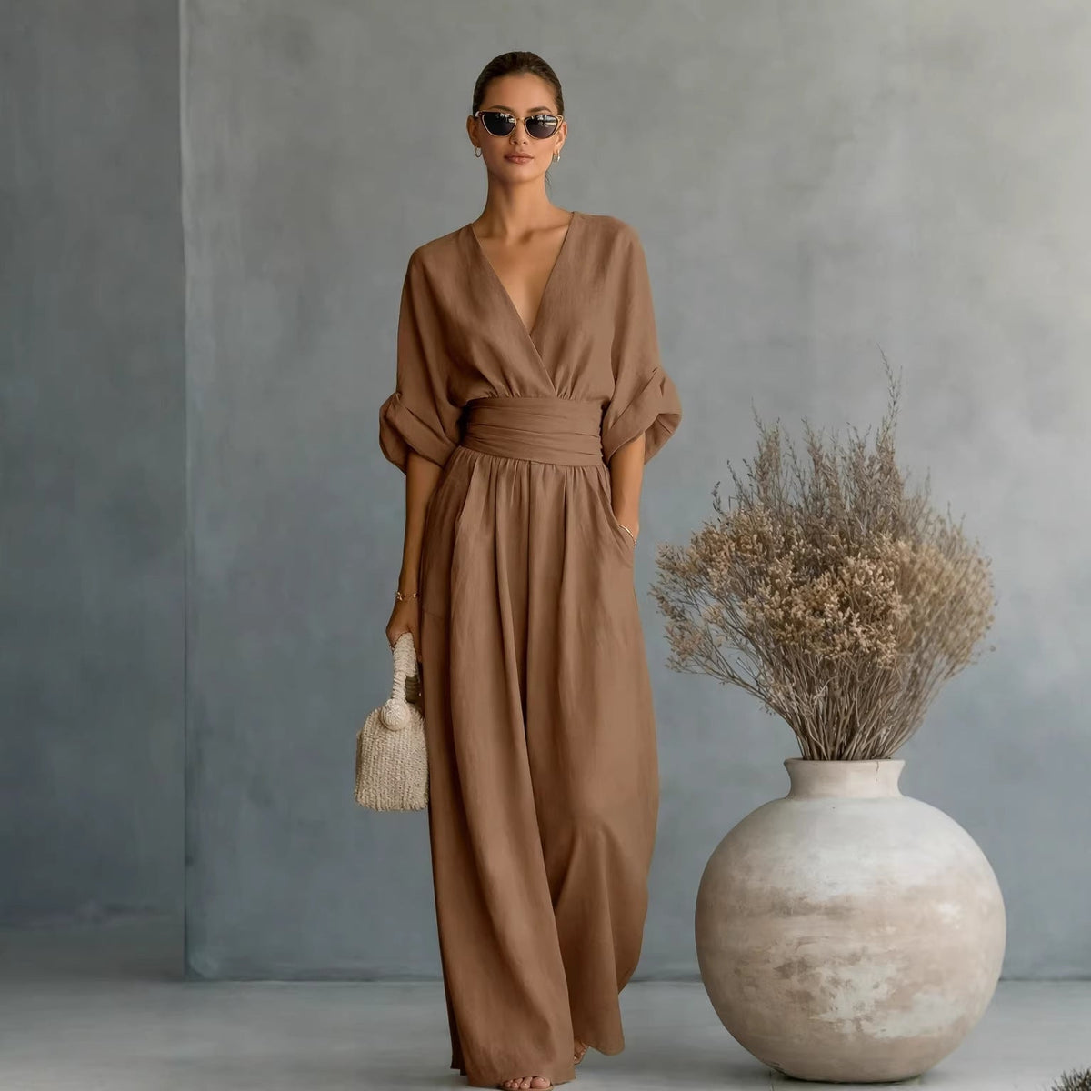 Dame Vid Jumpsuit med Elegant Drapering og V-hals