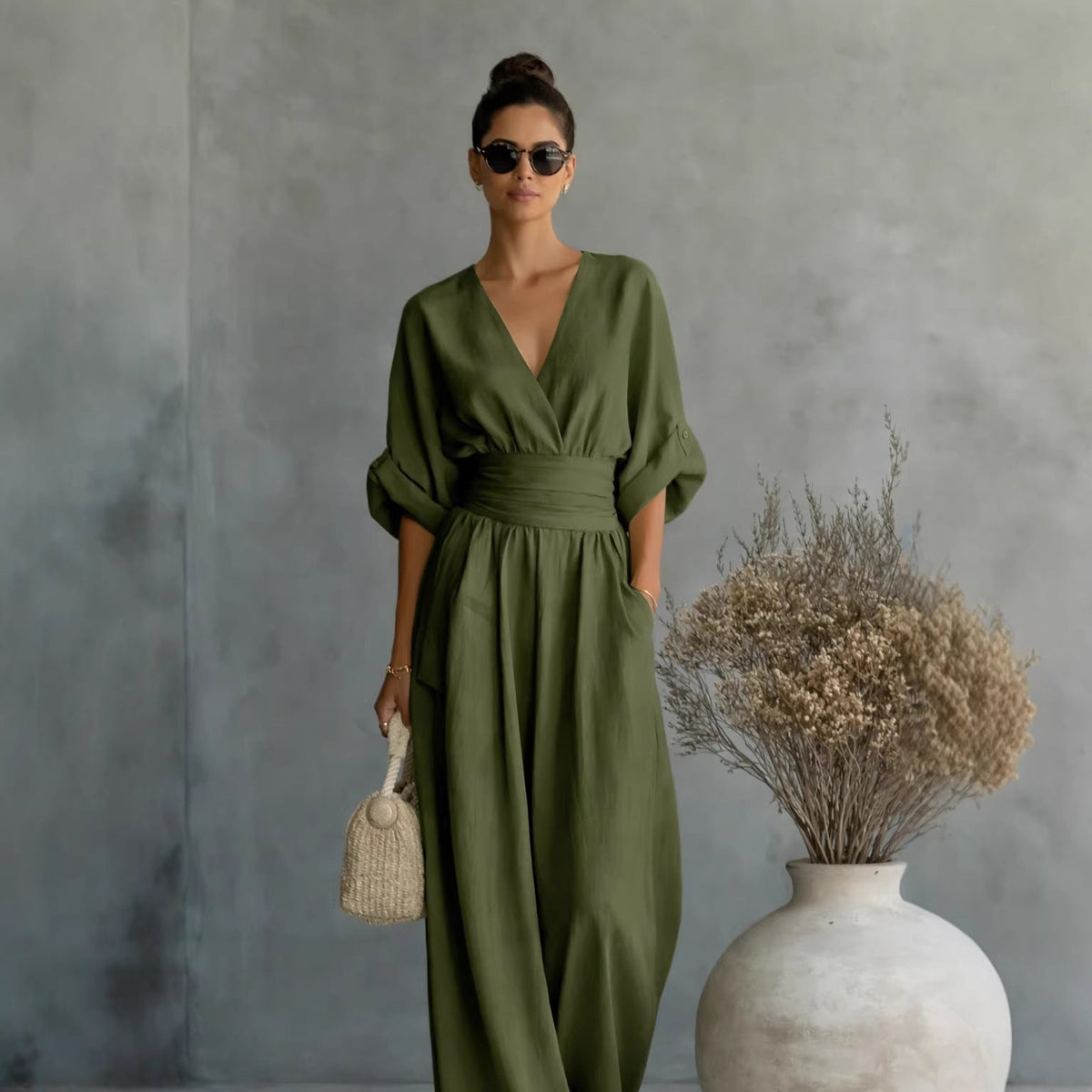 Dame Vid Jumpsuit med Elegant Drapering og V-hals