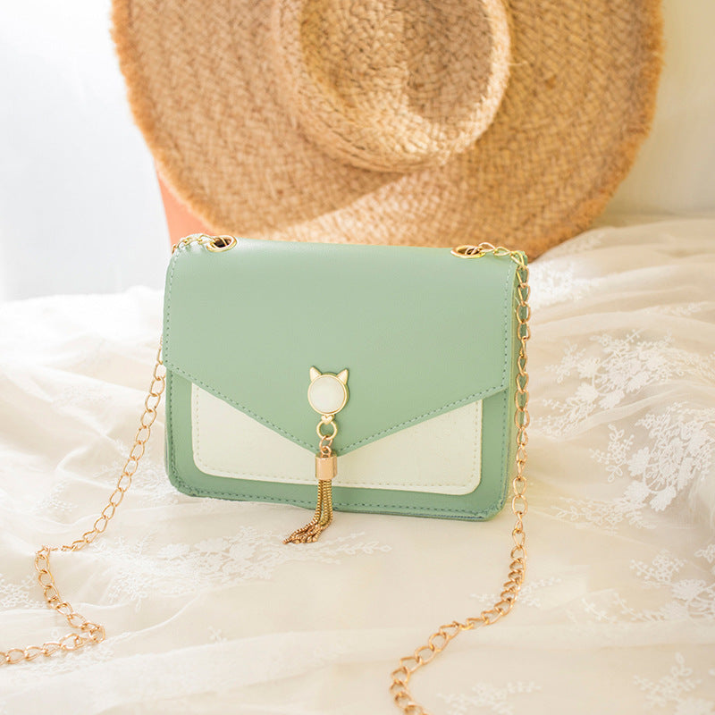 Liten crossbody-veske med kattelås i rosa
