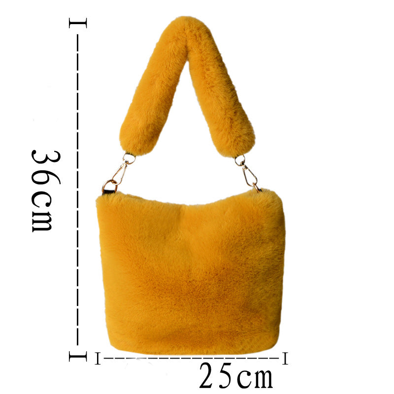 Plysj bucket bag med perlekjede